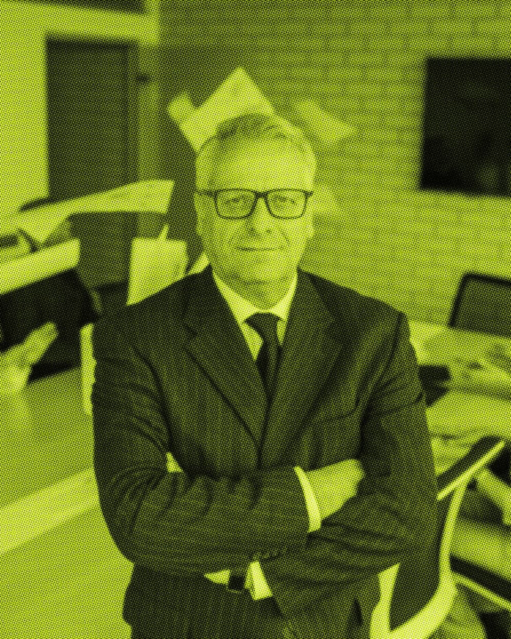 Hombre Clave — Carlos Estrada